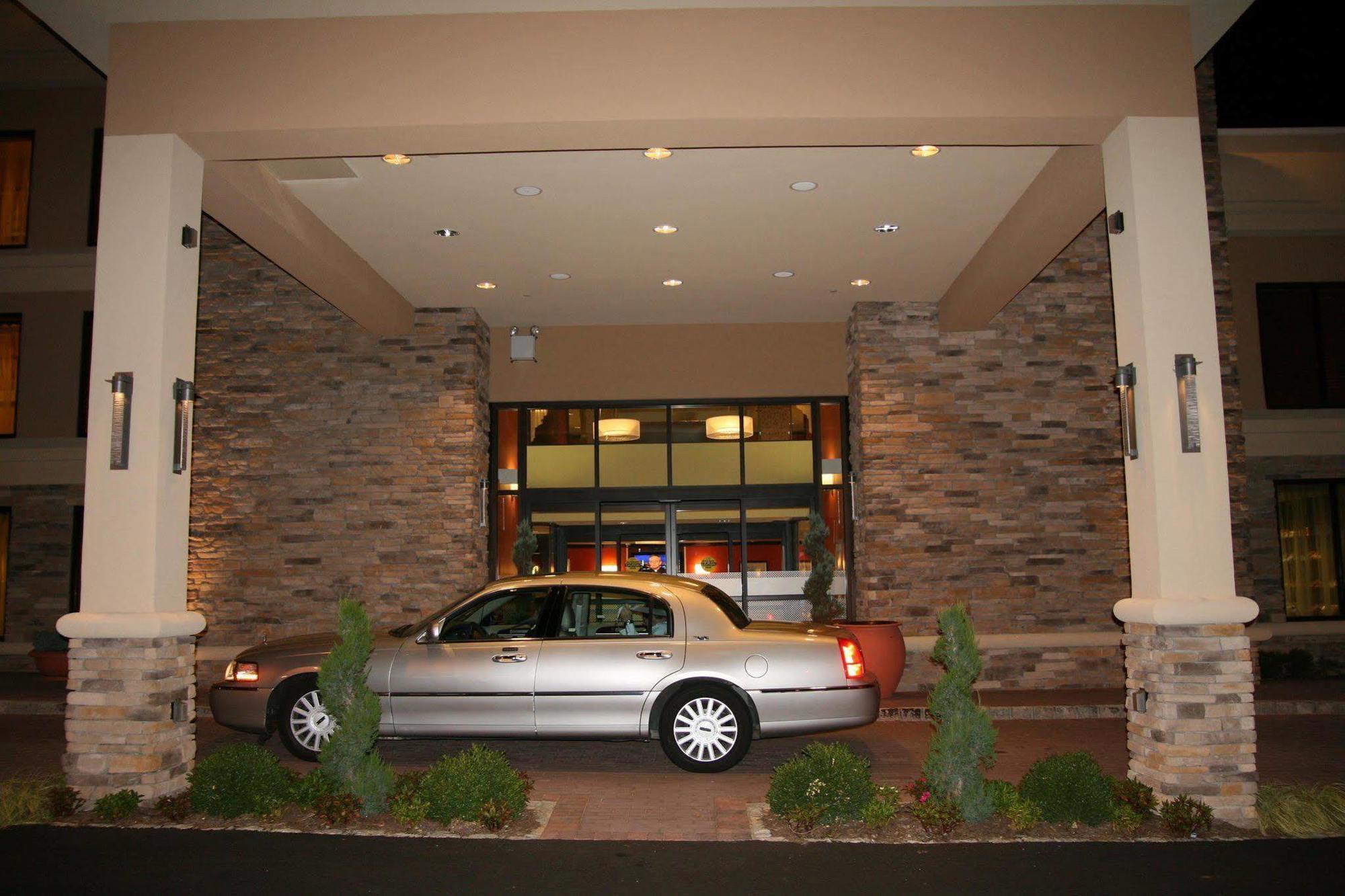 Hampton Inn Jericho - Westbury Exterior photo