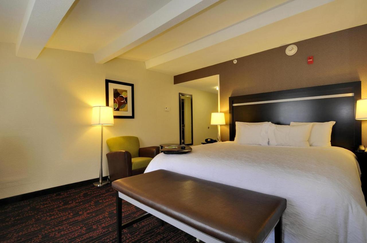 Hampton Inn Jericho - Westbury Exterior photo