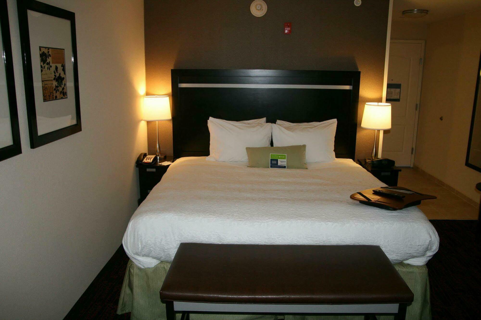 Hampton Inn Jericho - Westbury Room photo